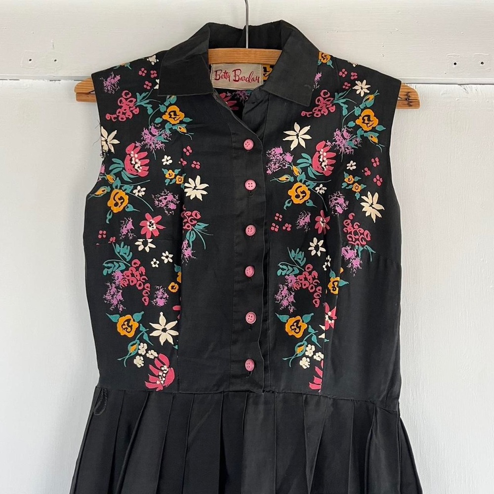 50s Vintage Betty Barclay Cute Floral Black Cotton Cottage Dress XS Small 2 4 6 - Picture 1 of 5